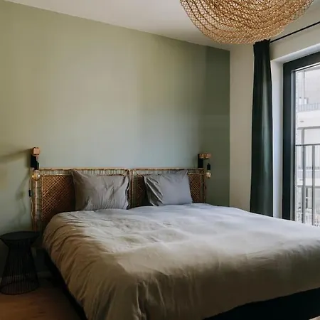 Apartment 2 Bedroom And Private Parking In Center *