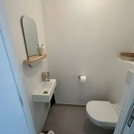 2 Bedroom Apartment&private Parking In Center Appartement