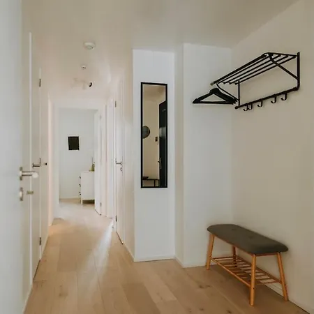 Apartment 2 Bedroom And Private Parking In Center
