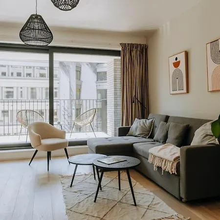 Apartment 2 Bedroom And Private Parking In Center *