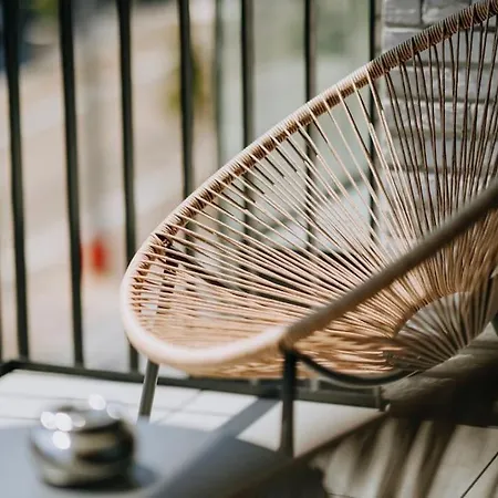 2 Bedroom Apartment&private Parking In Center *