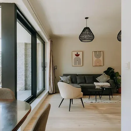 Apartment 2 Bedroom And Private Parking In Center *