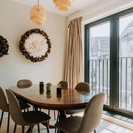 2 Bedroom And Private Parking In Center Apartment