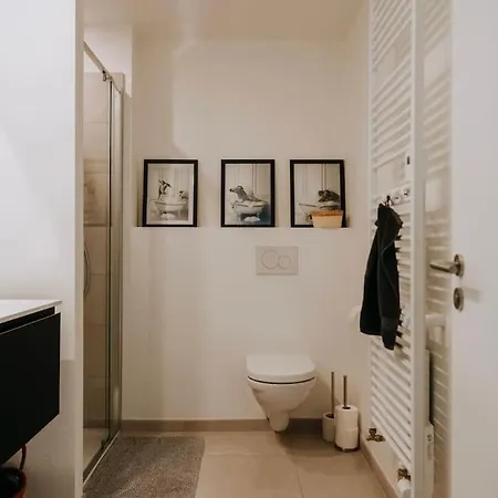 2 Bedroom And Private Parking In Center Apartment