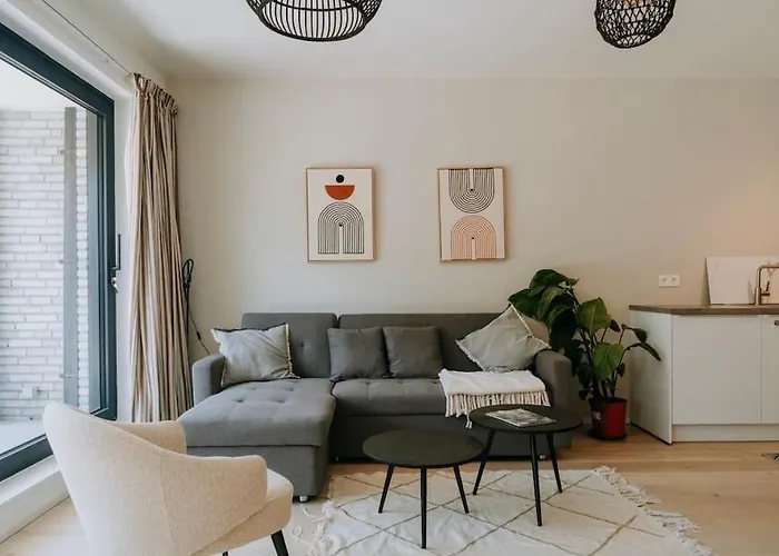 2 Bedroom And Private Parking In Center Apartmán *