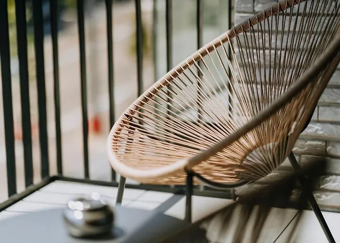 2 Bedroom And Private Parking In Center *