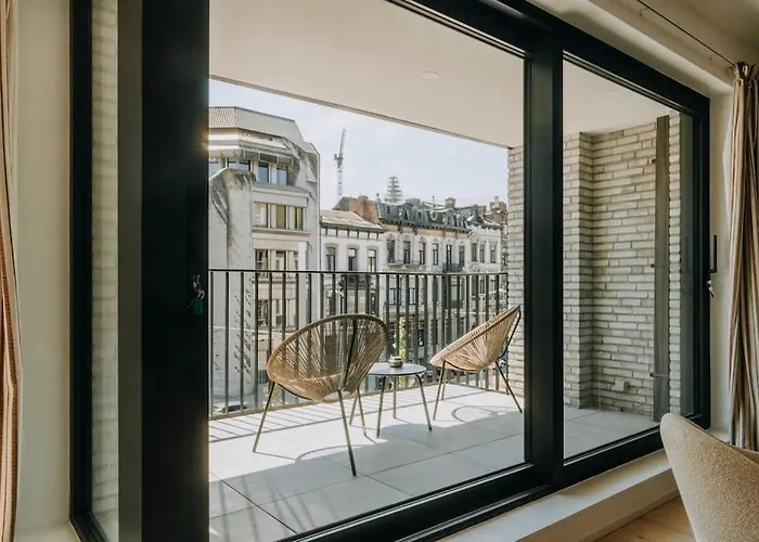 2 Bedroom And Private Parking In Center * Lutych