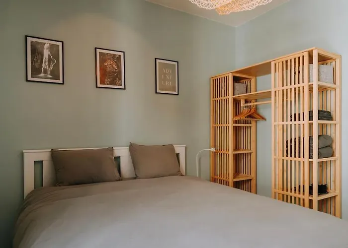 2 Bedroom And Private Parking In Center * Lutych